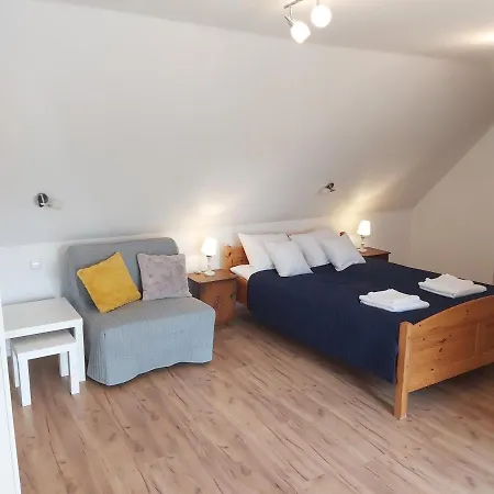 Podzamcze Homestay *